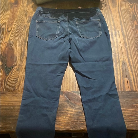Women's Blue Jeans - Picture 3 of 3